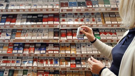 Le prix du paquet de Marlboro pourrait d&eacute;passer la barre des 7 euros. (PIERRE ANDRIEU / AFP)