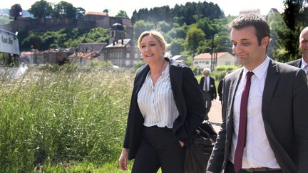 Marine Le Pen et Florian Philippot lors d'un déplacement&nbsp;à Thionville (Moselle), le 16 avril 2014. (MAXPPP)