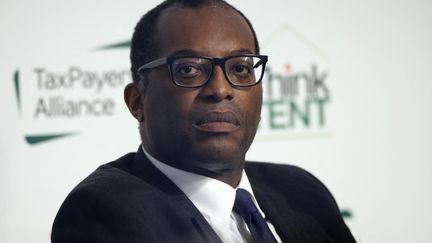 Le ministre des Finances britannique, Kwasi Kwarteng, à la conférence annuelle du Parti conservateur, à Birmingham&nbsp;(Royaume-Uni), le 4 octobre 2022. (ISABEL INFANTES / ANADOLU AGENCY / AFP)