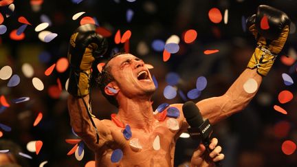 Brahim Asloum remporte le combat face à Juan-Carlos Reveco le 8 décembre 2007 à Le Cannet (Alpes-Maritimes)&nbsp;lors du Championnat du monde WBA des mi-mouche. (VALERY HACHE / AFP)