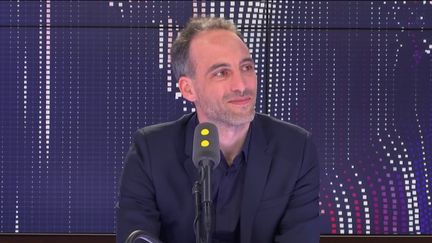 Raphaël Glucksmann, sur franceinfo. (FRANCEINFO / RADIOFRANCE)