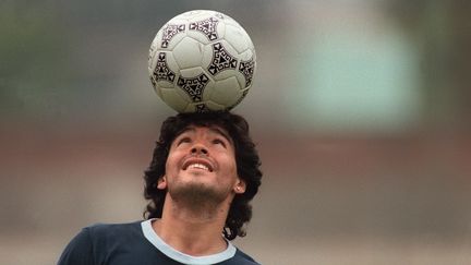 Le footballeur Diego Maradona à l'entrainement à Mexico (Mexique), le 22 mai 1986. (JORGE DURAN / AFP)