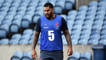 Direction la Nouvelle-Calédonie, en immersion dans la tribu Taofifénua ! Découvrez l'incroyable histoire de famille des deux rugbymen d'Outre-mer.