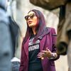 L'activiste d'extrême droite Laura Loomer s'adresse aux médias avant le début du procès de l'ancien président Donald Trump au tribunal pénal de Manhattan, le 15 avril 2024 à New York. (DAVID DEE DELGADO / GETTY IMAGES NORTH AMERICA / AFP)