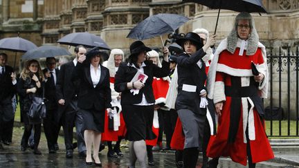 Rentr&eacute;e pluvieuse pour la Haute Cour de justice &agrave; Londres (Royaume-Uni), le 1er octobre 2012. (LUKE MACGREGOR / REUTERS)