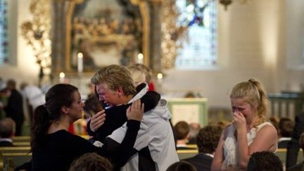 Une messe en mémoire des victimes de la tuerie de vendredi, à la Cathédrale d'Oslo, dimanche 24 juillet 2011 (AFP / Odd Andersen)