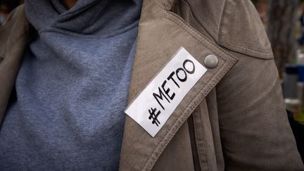 Une manifestante portant le slogan #METOO, le 29 octobre 2017 à Toulouse (Haute-Garonne). (ALAIN PITTON / NURPHOTO)