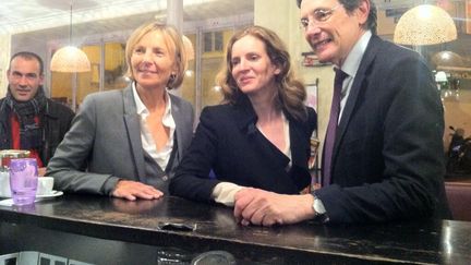 Marielle de Sarnez, Nathalie Kosciusko-Morizet et Christian Saint-Etienne c&eacute;l&egrave;brent leur accord en vue des municipales devant les journalistes, jeudi 5 d&eacute;cembre &agrave; Paris. (TWITTER / MR_MATTH)