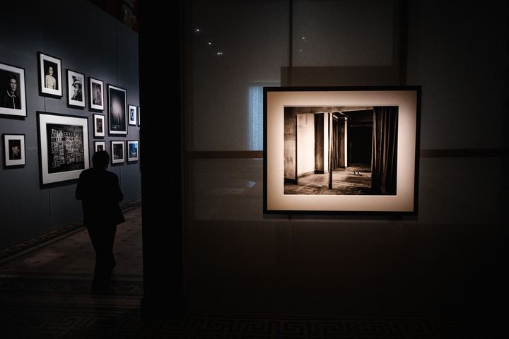 L'exposition Paolo Roversi au Palais galliera à Paris, le 14 mars 2024 (DIMITAR DILKOFF / AFP)