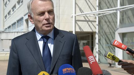 Jean-Marc Ayrault face &agrave; la presse, le 7 juin 2013, &agrave; Clamart (Hauts-de-Seine). (BERTRAND GUAY / AFP)