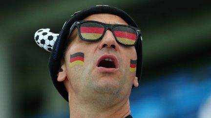 Un supporter allemand, à Sochi, lors de la Coupe du monde 2018.&nbsp; (HANNAH MCKAY / REUTERS)