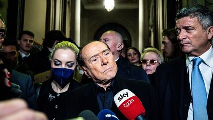 L'ancien président du Conseil Silvio Berlusconi, le 12 février 2023 à Milan (Italie). (PIERO CRUCIATTI / ANADOLU AGENCY / AFP)