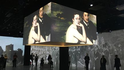 "Le déjeuner sur l'herbe" de Manet projeté sur un cube géant au Château d'Auvers-sur-Oise.
 (Olivier Gaulon)