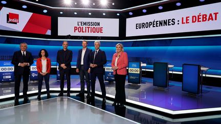 François Bayrou, Manon Aubry, Raphaël Glucksmann, Yannick Jadot, Laurent Wauquiez et Marine Le Pen, lors du débat organisé par "L'Emission politique" de France 2, le 22 mai 2019 à Saint-Cloud (Hauts-de-Seine).&nbsp; (LIONEL BONAVENTURE / AFP)