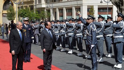 Le président François Hollande, avec le président du parlement libanais, Nabih Berri, le 16 avril 2016 à Beyrouth (Liban). (ANADOLU AGENCY / AFP)
