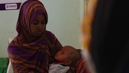 L’ONU alerte, jeudi 22 septembre : la famine menace plus d’un million de personnes dans le monde. C’est le cas en Somalie, où des centaines de milliers de personnes sont contraintes de tout quitter.&nbsp; (FRANCE 2)