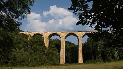 Le viaduc des Fauvettes, entre Gometz-le-Châtel et Bures-sur-Yvette (Essonne). (Crédits : CC BY-SA GUIGUITHOS VIA WIKIMEDIA COMMONS)