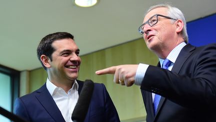 Tsipras et Juncker affichent leur entente à Bruxelles