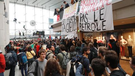 Dans le centre commercial Italie 2, à Paris, le 5 octobre 2019. (JACQUES DEMARTHON / AFP)