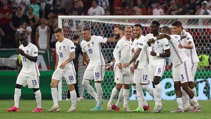 Malgré son match nul contre le Portugal (2-2), la France s'est qualifée pour les huitièmes de finale de l'Euro mercredi 23 juin 2021. (BERNADETT SZABO / AFP)