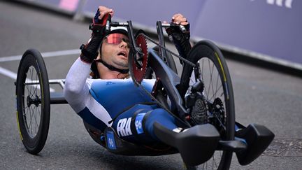 Le bronze au bout de l'effort. Il était venu à Paris pour faire mieux, mais Florian Jouanny doit se contenter de la troisième place sur le contre-la-montre (H2) dans les rues de Clichy-sous-Bois, mercredi 4 septembre, la même qu'à Tokyo. (SHUTTERSTOCK / SIPA)