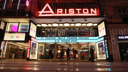 La salle Ariston où se déroule traditionnellement le festival de San Remo tous les ans, le 28 février 2021.&nbsp; (MARCO RAVAGLI / AFP)