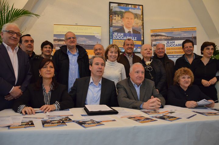 Le candidat Jean Zuccarelli (au centre) et ses colistiers, le 27 mars 2014 &agrave; Bastia (Haute-Corse). (THOMAS BAIETTO / FRANCETV INFO)