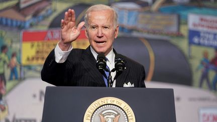 Le président américain Joe Biden lors d'une conférence syndicale à Washington, le 6 avril 2022. (MANDEL NGAN / AFP)