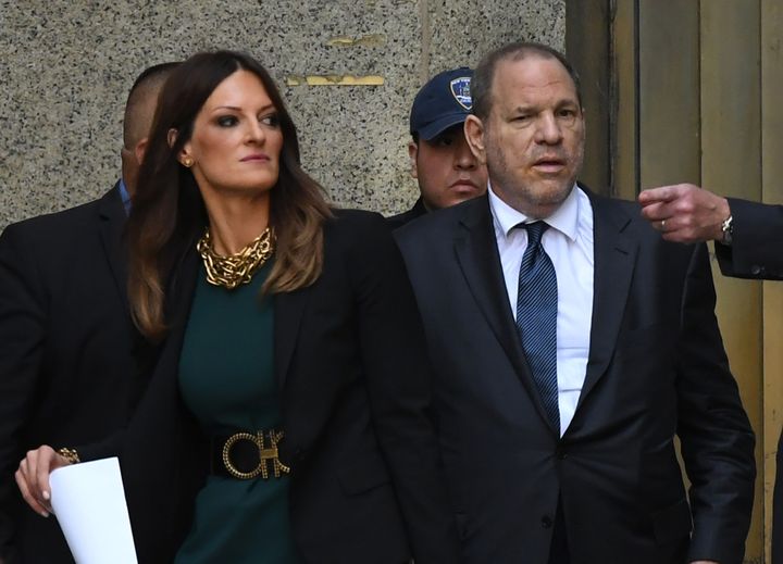 L'avocate Donna Rotunno et Harvey Weinstein à la sortie du tribunal de New York, le&nbsp;11 juillet 2019. (TIMOTHY A. CLARY / AFP)