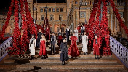 Les tenues de la nouvelle collection "Croisière" de Dior, lors du défilé à Séville, jeudi 16 juin 2022. (ANGELA SUAREZ)