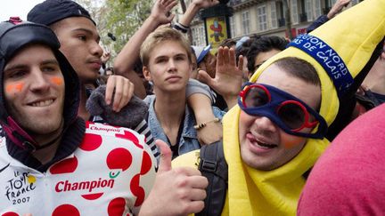 Des participants déguisés à la Techno parade à Paris en 2012
 (FRED DUFOUR / AFP)