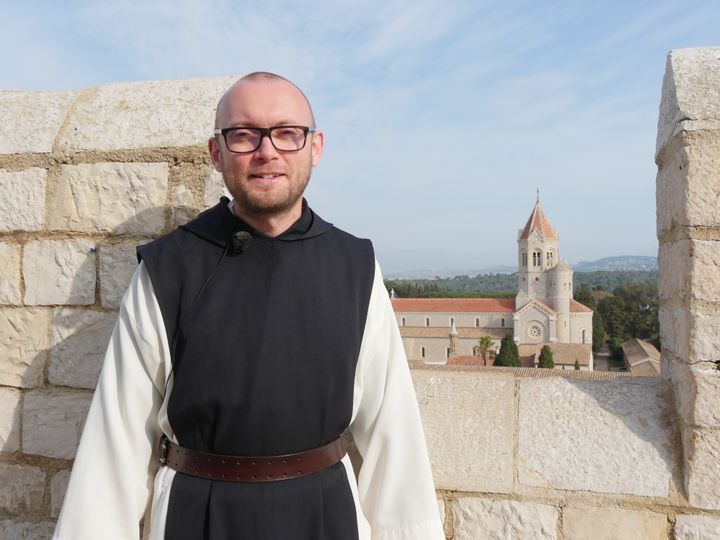 Frère Vincent, responsable du patrimoine de l'abbaye de Lérins.&nbsp; (ISABELLE MORAND / RADIO FRANCE / FRANCE INFO)