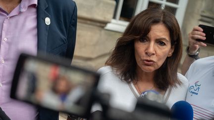 La maire de Paris Anne Hidalgo lors de la présentation du drapeau olympique à la mairie de Nantes (Loire-Atlantique), le 9 septembre 2021. (ESTELLE RUIZ / HANS LUCAS / AFP)