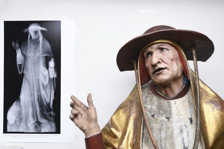 Sculpture du retable d'Issenheim (1512-1516) en cours de restauration à Paris (mars 2019)
 (ALAIN JOCARD / AFP)