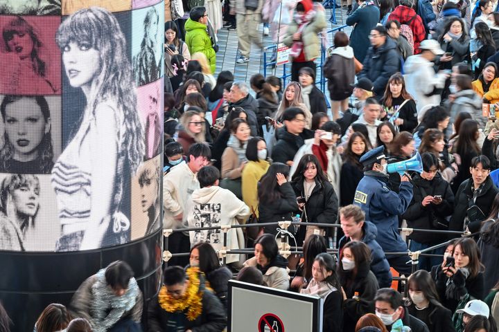 Taylor Swift's Tokyo concerts attract crowds of fans.  (BROOKS / AFP)