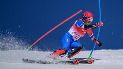 Marie Bochet, déçue, réagit après son erreur sur le slalom qui la relègue à la cinquième place du combiné alpin en para ski alpin.