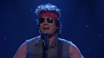 Jimmy Fallon déguisé en Springsteen sur le plateau du Tonight Show, le 4 décembre 2017.
 (Tonight Show - Saisie écran)