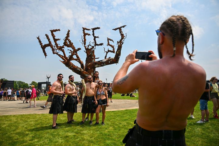 Portrait de groupe de vikings en noir équipés de cornes de brume, le 27 juin 2024 au Hellfest. (FRANCK DUBRAY / MAXPPP)