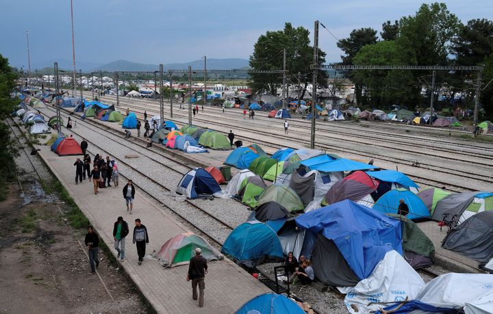 À Idomeni, près de 5 000 réfugiés stationnent devant la frontière gréco-monténégrine, à présent fermée. (Reuters / Marko Djurica)