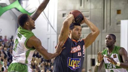 Le Manceau batista prend le meilleur sur la défense de Nanterre