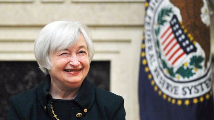 1- L'étonnant profil de Janet Yellen pour la Fed. Alors que rien ne la prédestinait à ce poste, Obama la nomme à la tête de la Réserve fédérale américaine. 

2- Janet Yellen est la femme la plus puissante du monde. Agée de 67 ans et vice-présidente à la Fed depuis 2010, elle a pris la place de Ben Bernanke.     3- Pourquoi la nomination de Janet Yellen à la tête de la Fed est importante. Son action peut avoir un impact sur la vie quotidienne de millions de gens. (AFP PHOTO/Mandel NGAN)