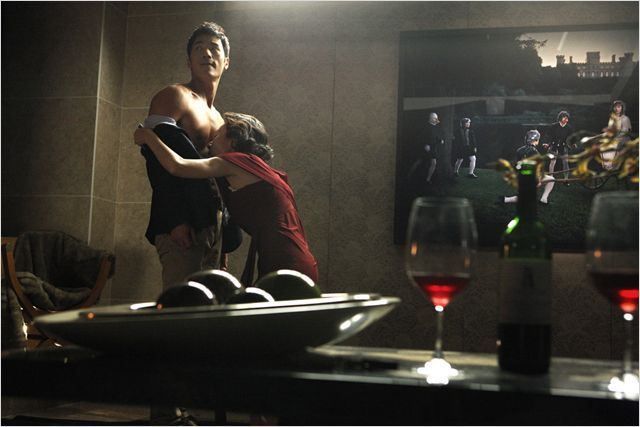 Kim Kang-woo et Yun Yeo-Jung  dans &quot;L&#039;ivresse de l&#039;argent&quot; de Im Sang-soo
 (Wild Side Films / Le Pacte)