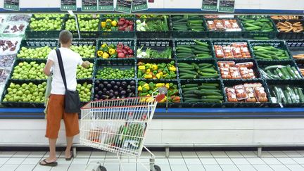 Sur un an, l'inflation a progress&eacute; de 2,3 %. En octobre, les prix ont pris plus 0,2 % par rapport &agrave; septembre. (SOPHIE LAUTIER/AFP)