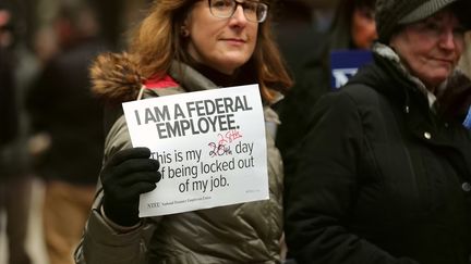 Une employée fédérale compte les jours de "shutdown" sans salaire à Chicago, le 19 janvier 2019. (WANG PING / XINHUA)