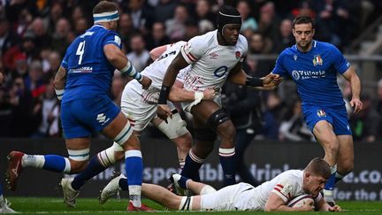 L'Anglais Jack Willis face à l'Italie, lors de la deuxième journée du Tournoi des six nations, à Twickenham, le 12 février 2023. (BEN STANSALL / AFP)