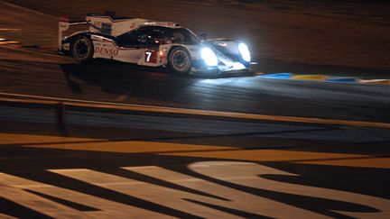 La Toyota N.7 fend la nuit du Mans (JEAN-FRANCOIS MONIER / AFP)