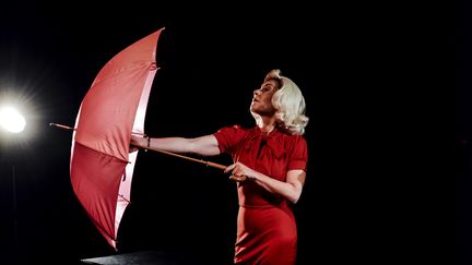 Scène de l'opéra "Les Parapluies de Cherbourg", mis en scène par Emmanuel Dell'Erba. (GAËL BROS)