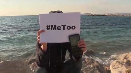 Il y a cinq ans, le hashtag #MeToo (moi aussi) était lancé sur les réseaux sociaux. Très vite, les femmes ont pris la parole pour dénoncer les violences qu'elles ont subies. (FRANCEINFO)