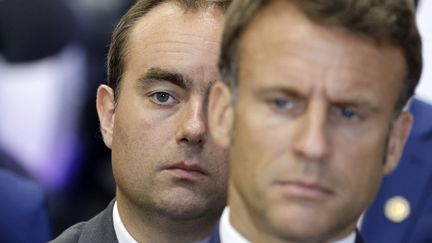 Sébastien Lecornu et Emmanuel Macron, le 19 juin 2023. Selon la rumeur, le ministre des Armées est pressenti comme Premier ministre en cas de remaniement. (LUDOVIC MARIN / POOL)