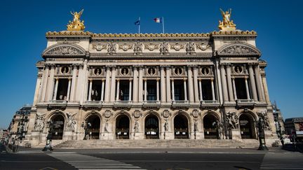 La façade de l'Opéra Garnier, à Paris, en avril 2020. (BERTRAND GUAY / AFP)